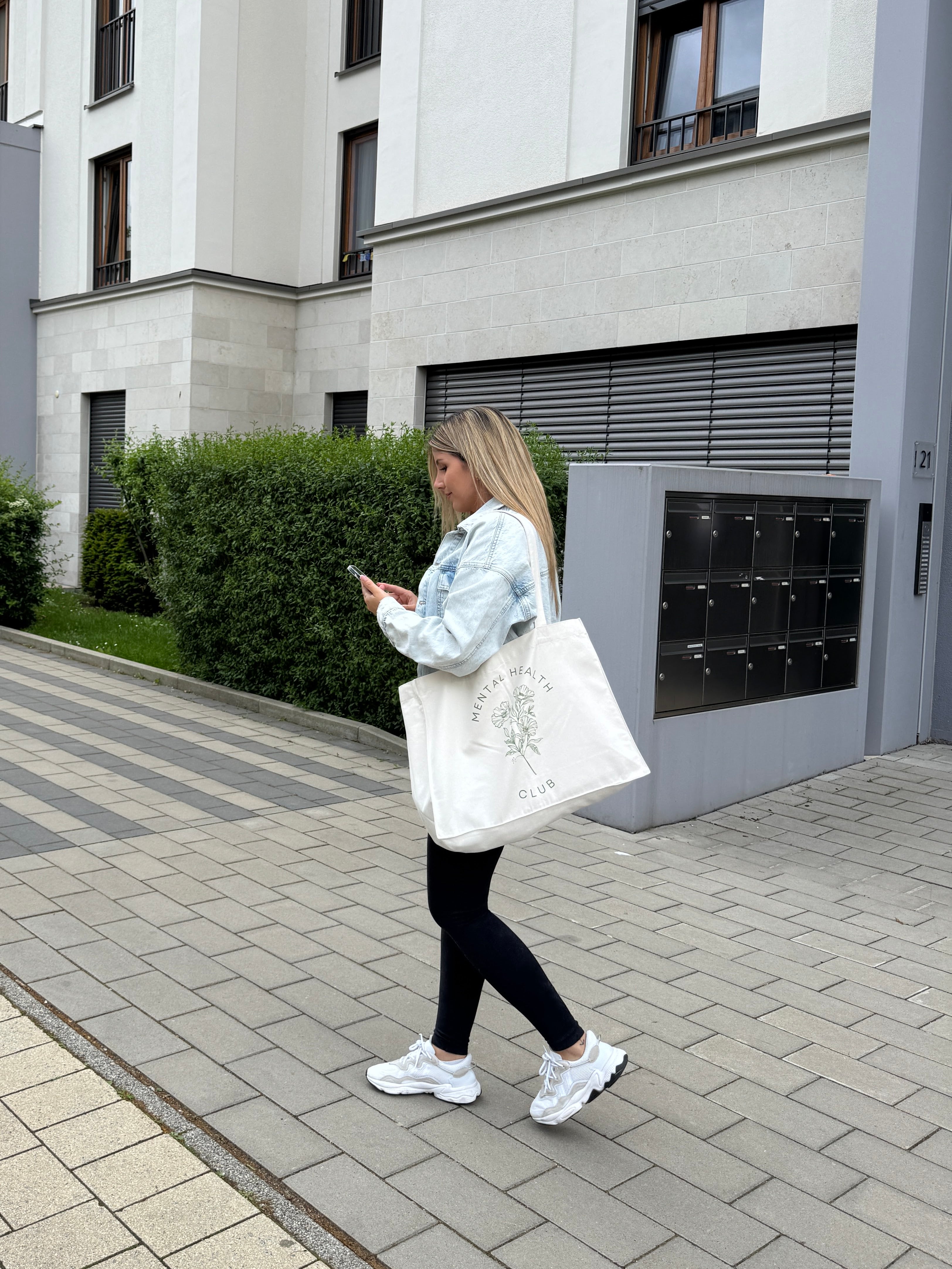 Shopper "mental health club"